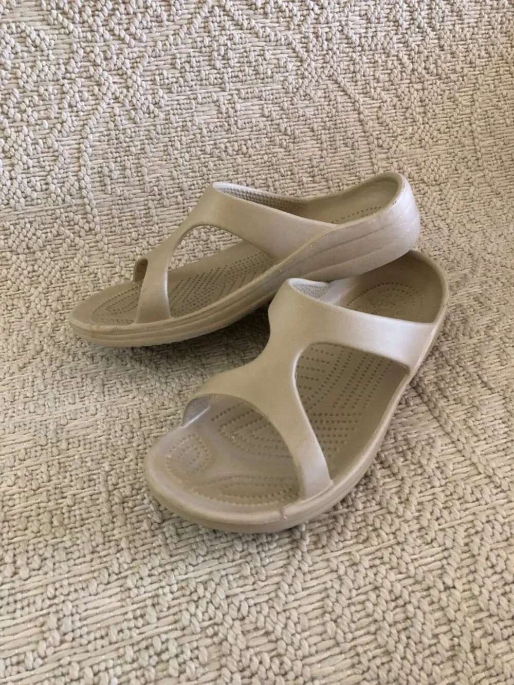 The Dawgs sandals in size 7/8